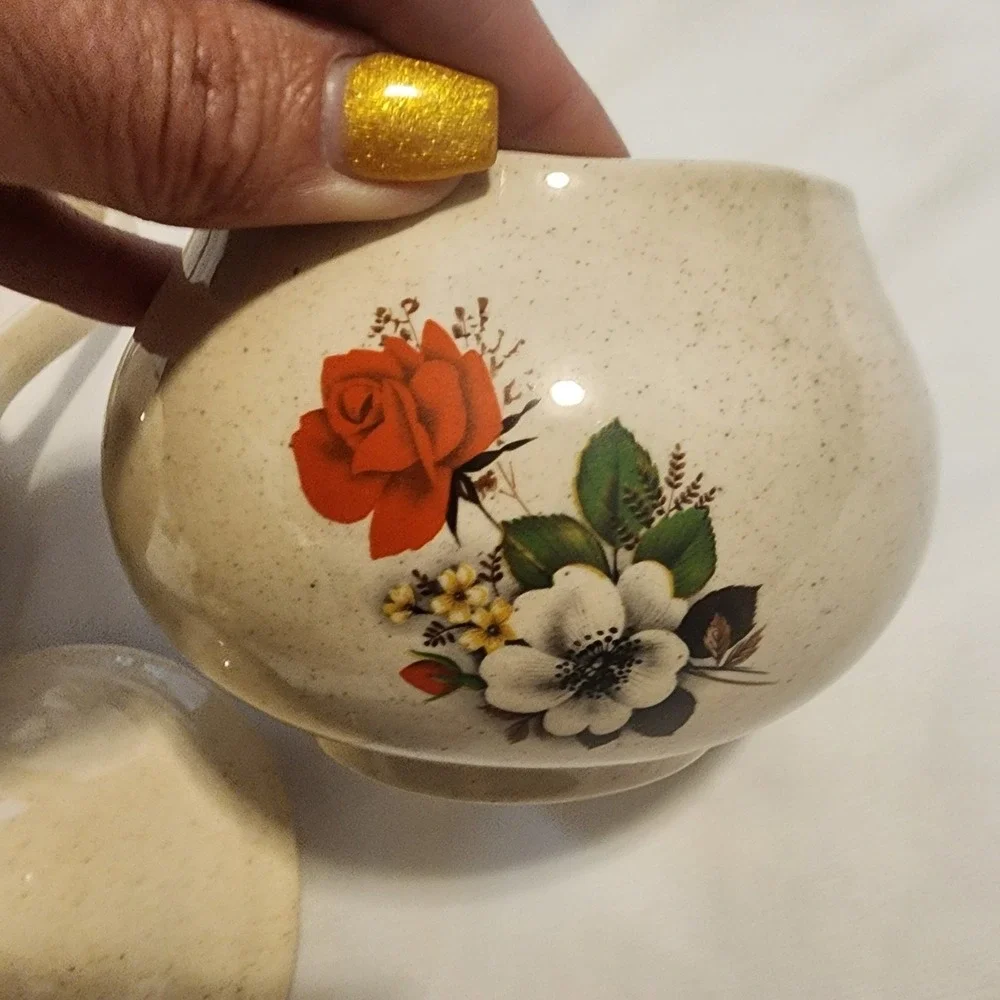 Unbranded Vintage Fruit Creamer and Sugar Bowl Hand Painted‎